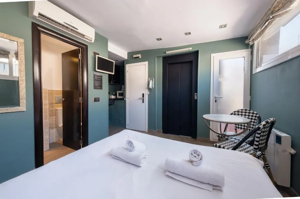 STUDIO BASIC Room, AinB Born Damas Apartment, Barcelona