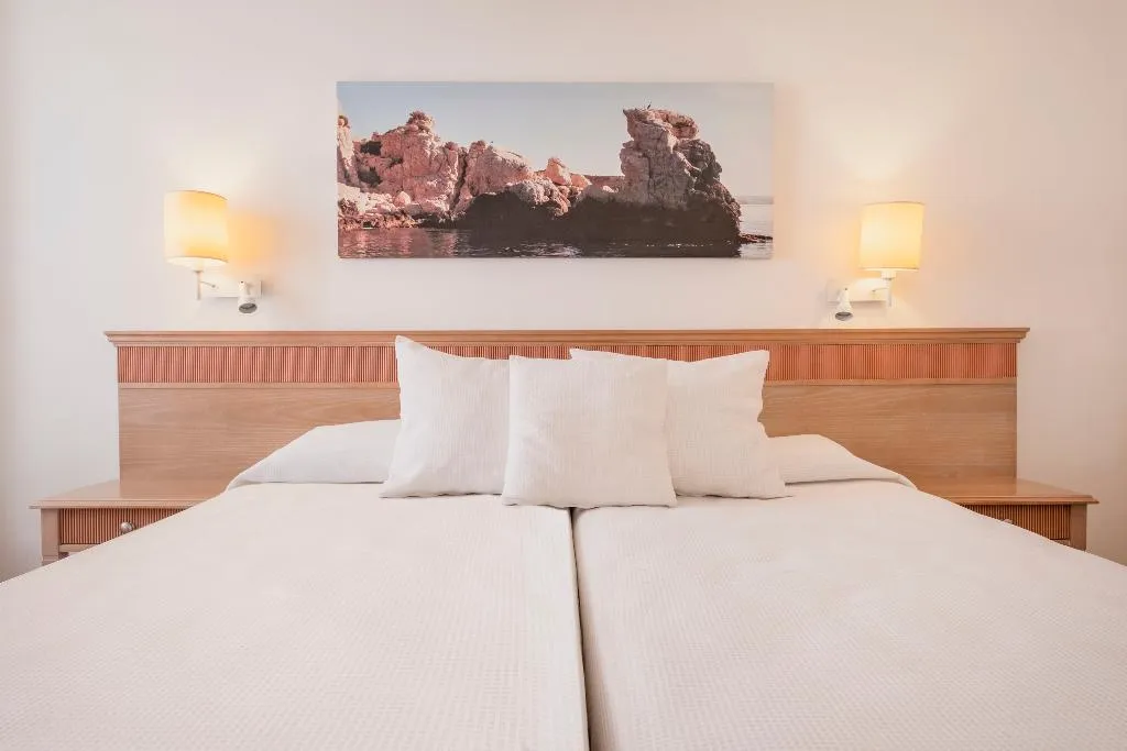 FAMILY ROOM CAPACITY 6 Room, Iberostar Waves Club Cala Barca, Majorca