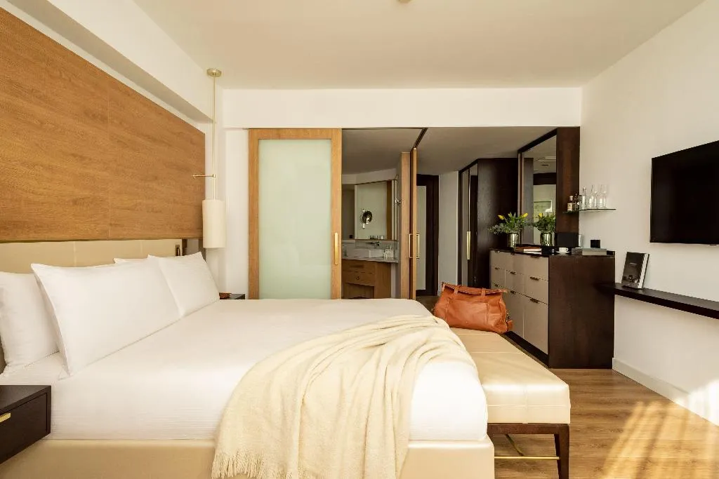 Room WITH VIEWS Room, Torre Melina Gran Melia, Barcelona