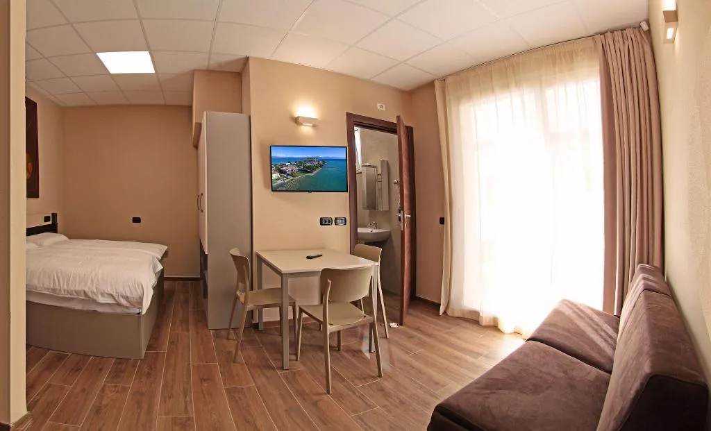 Room, Villa Canneto, Milan