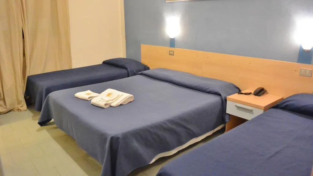 TRIPLE ECONOMY WITH SHARED BATHROOM Room, Ambrosiana, Milan