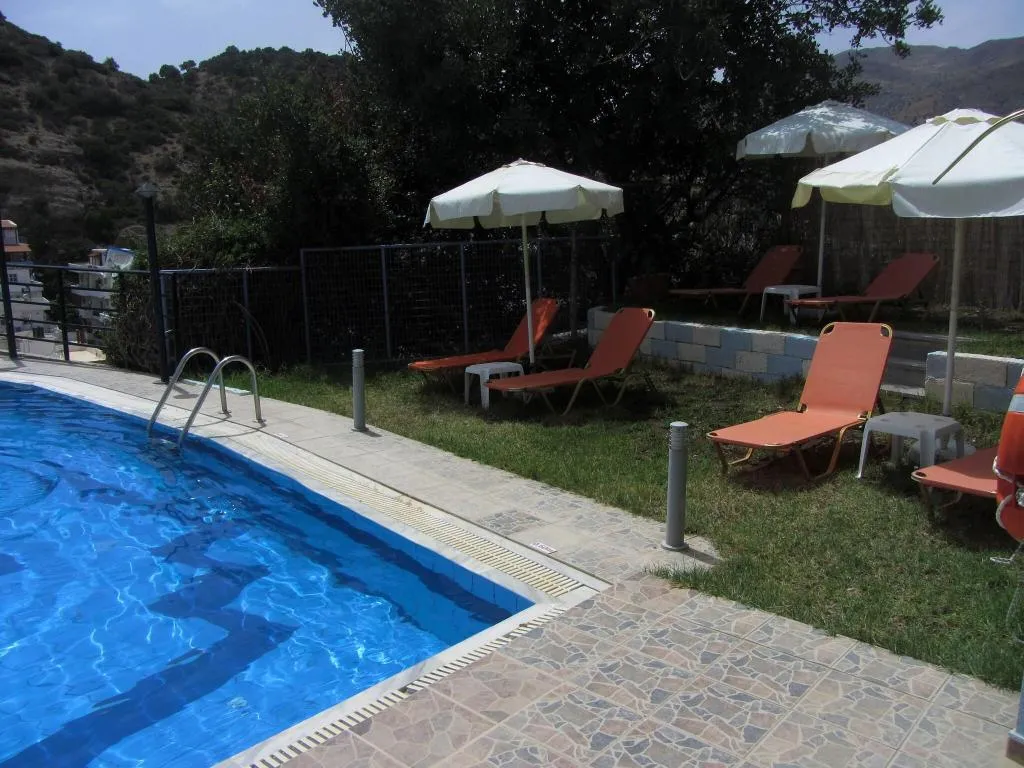 Pool, Petra, Crete
