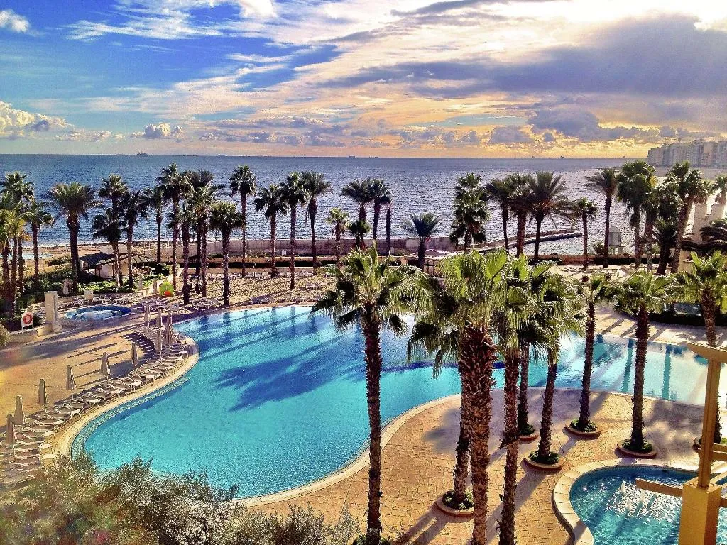 Pool, Hilton Malta, Malta