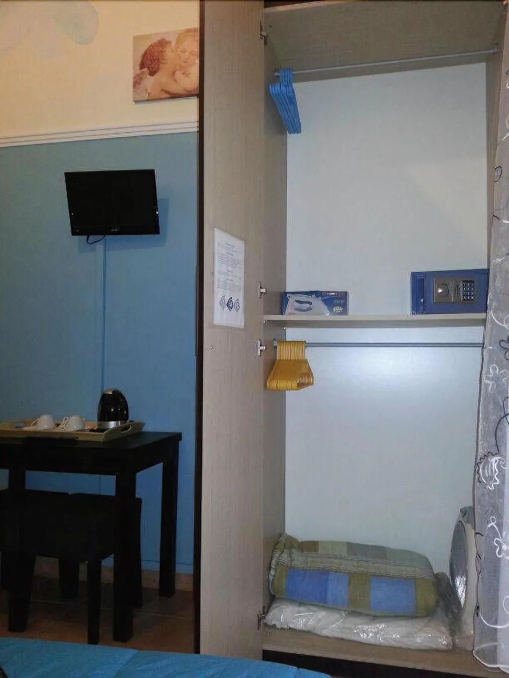 Room, Aloha, Naples
