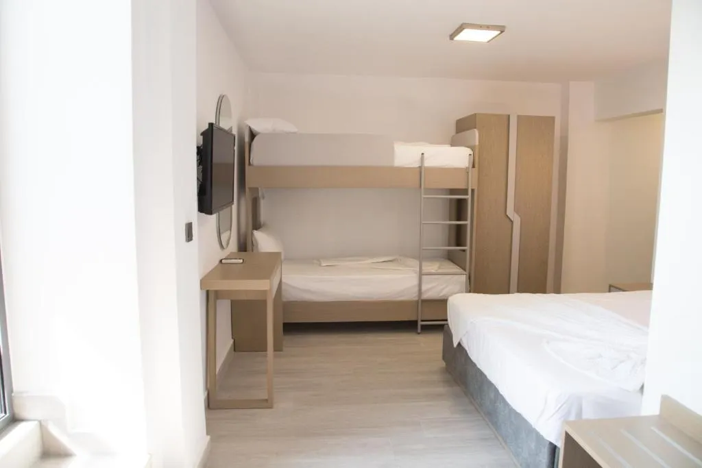 QUADRUPLE CLASSIC Room, Amalia Rooms Sea View, Thessaloniki