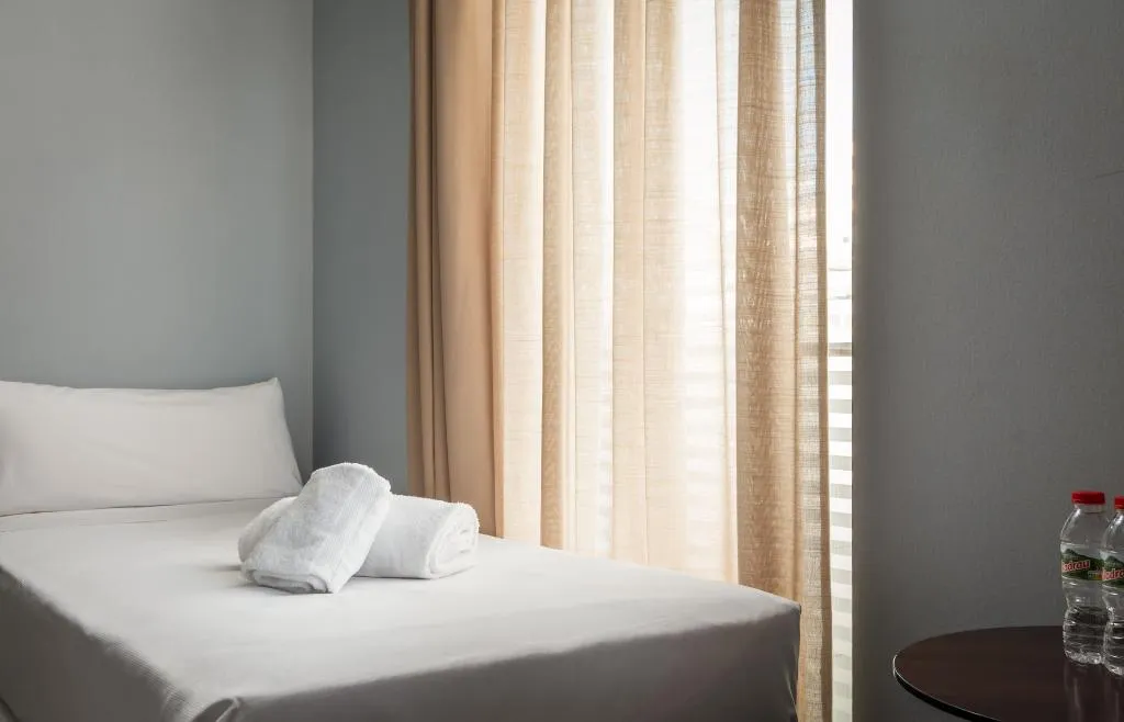 TRIPLE STANDARD Room, Madanis Hotel, Barcelona