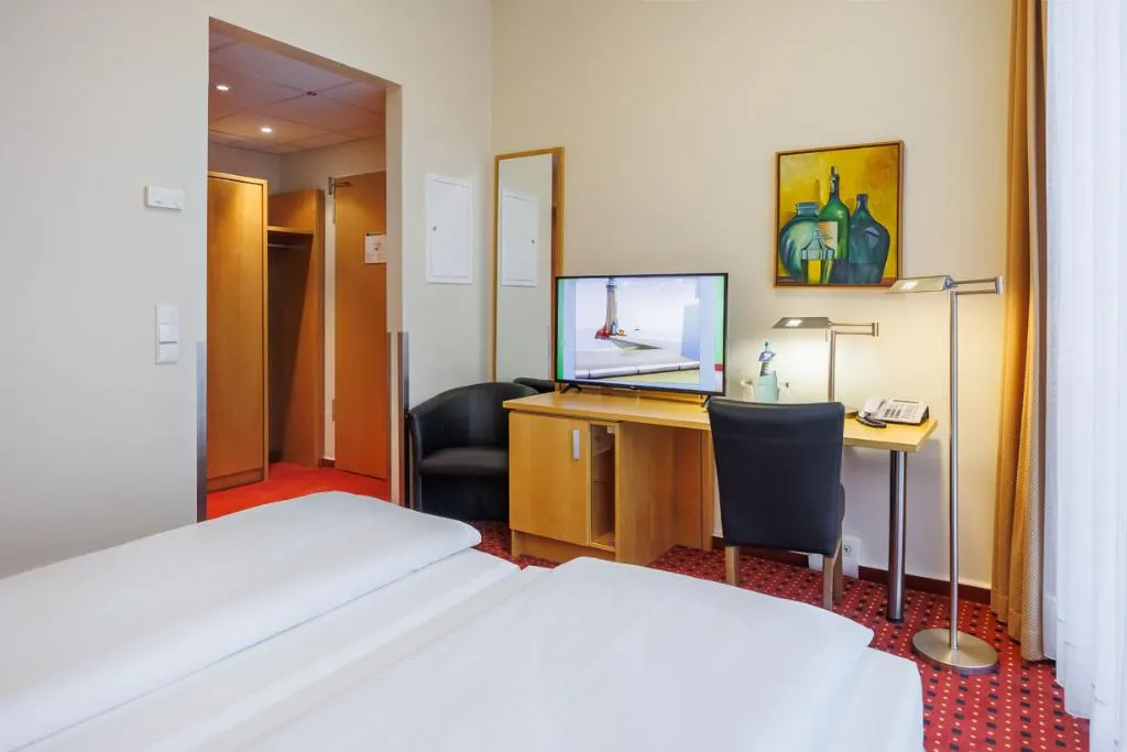 DOUBLE BUSINESS Room, Airporthotel Berlin Adlershof, Berlin