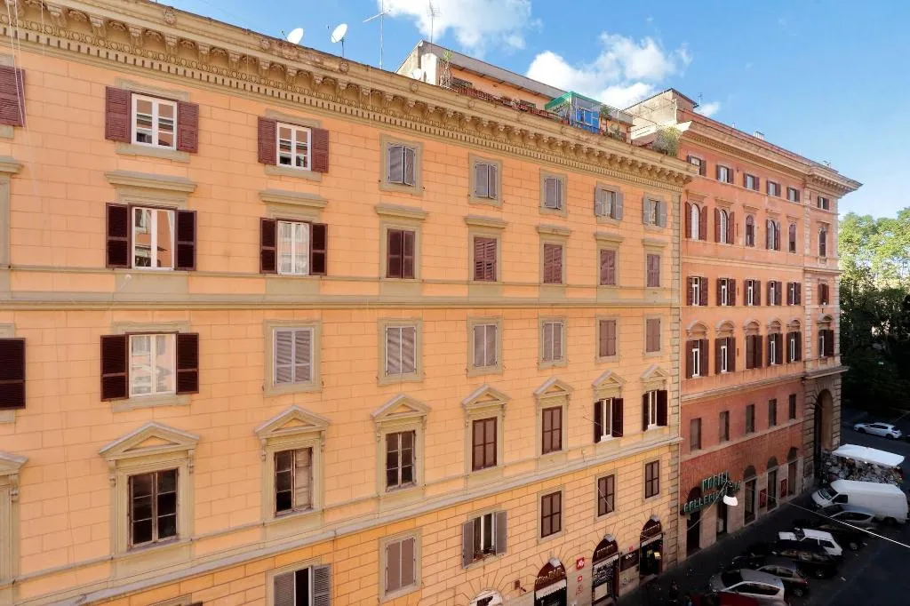 Sports and Entertainment, Lucky Domus, Naples