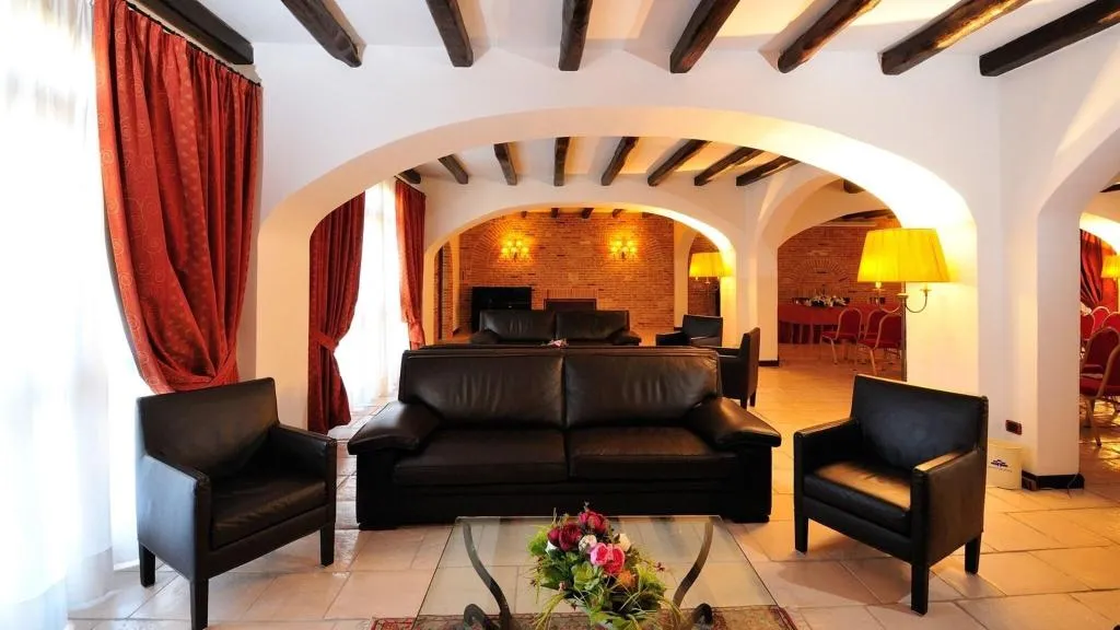 Lobby, Arbatasar, Cagliari