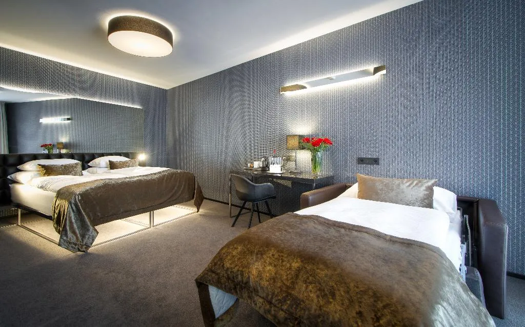TRIPLE DELUXE Room, Mucha, Prague