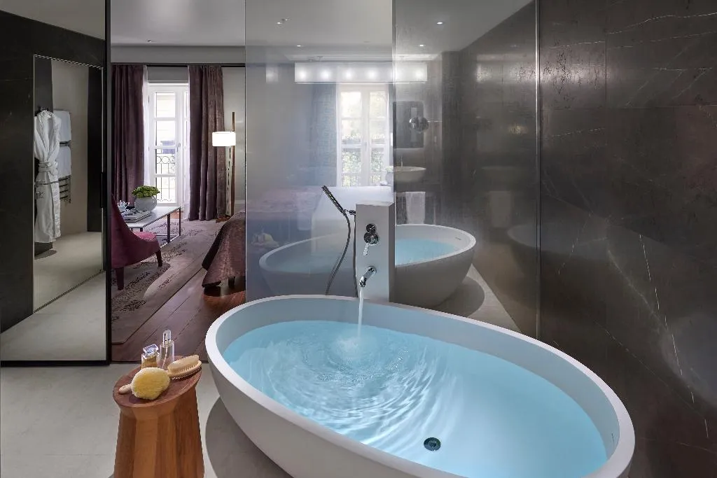 JUNIOR SUITE STANDARD Room, Mandarin Oriental Milan, Milan