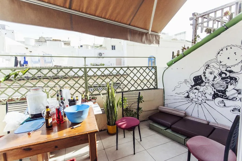 Terrace, Granny's Inn - Hostel, Malta