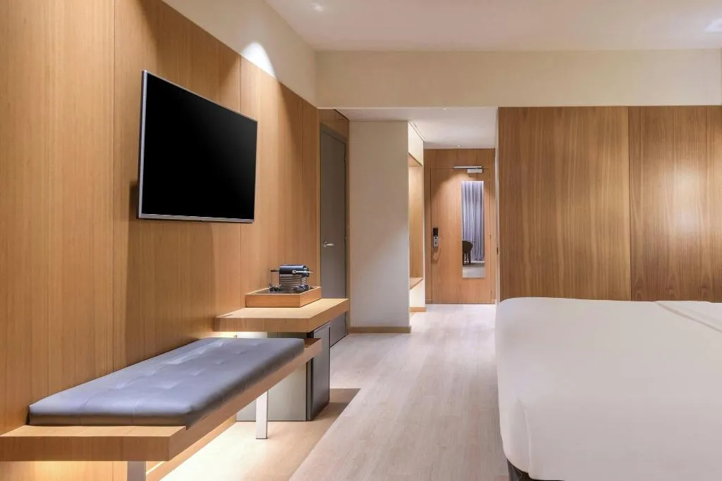 DOUBLE SUPERIOR KING BED Room, AC Barcelona Diagonal D'Illa, Barcelona
