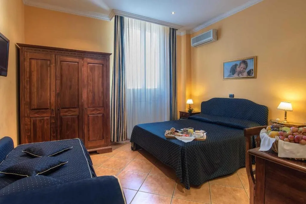 Room, Hotel Caracciolo, Naples
