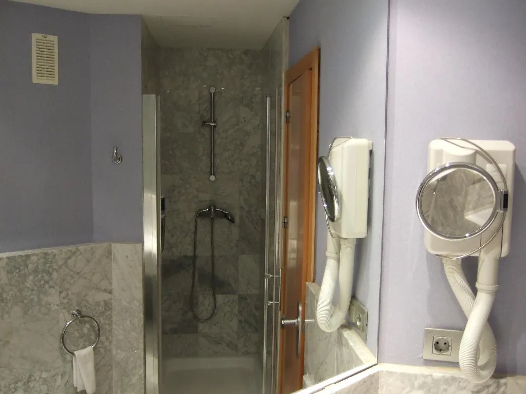 DOUBLE SINGLE USE WITHOUT BALCONY Room, Madeira Centro, Costa Blanca