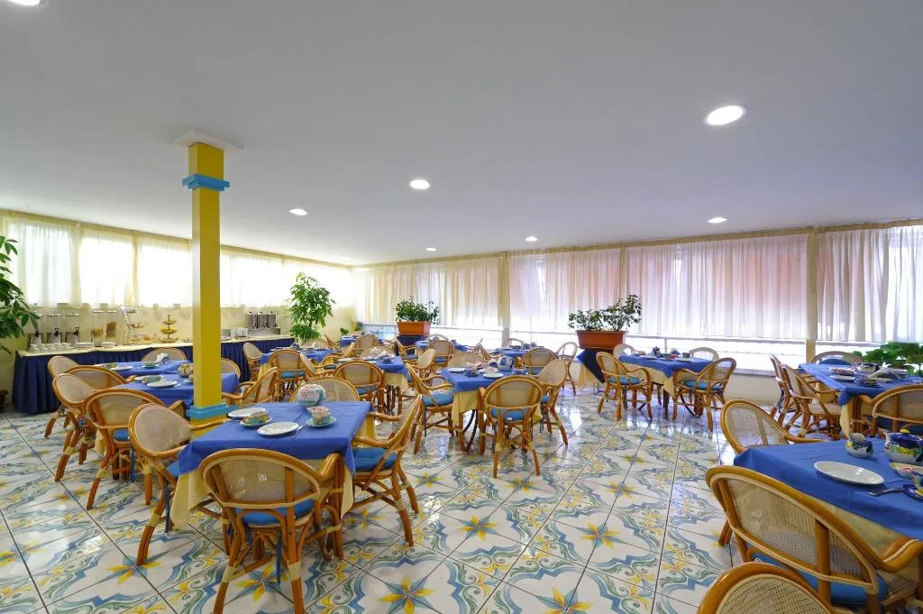 Restaurant, Hotel Settebello, Naples
