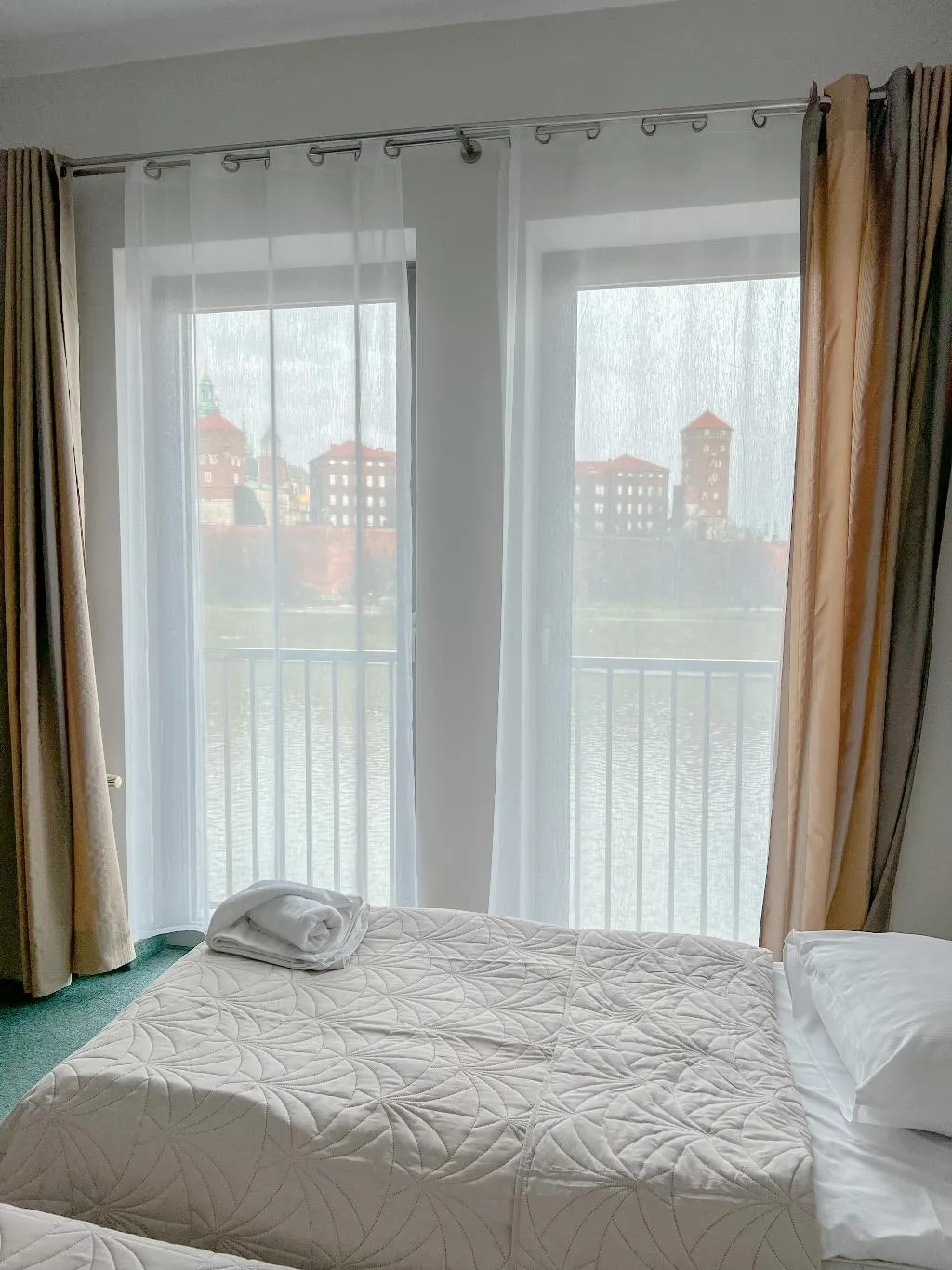 DOUBLE SINGLE USE RIVER VIEW Room, Poleski, Krakow