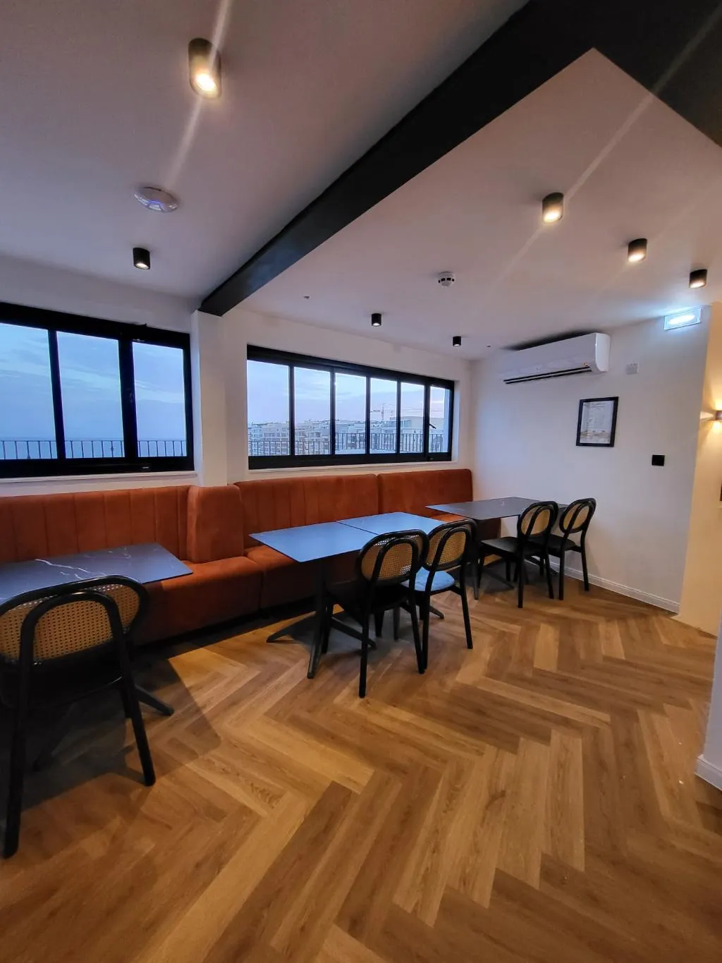 Restaurant, Carlton Hotel, Malta