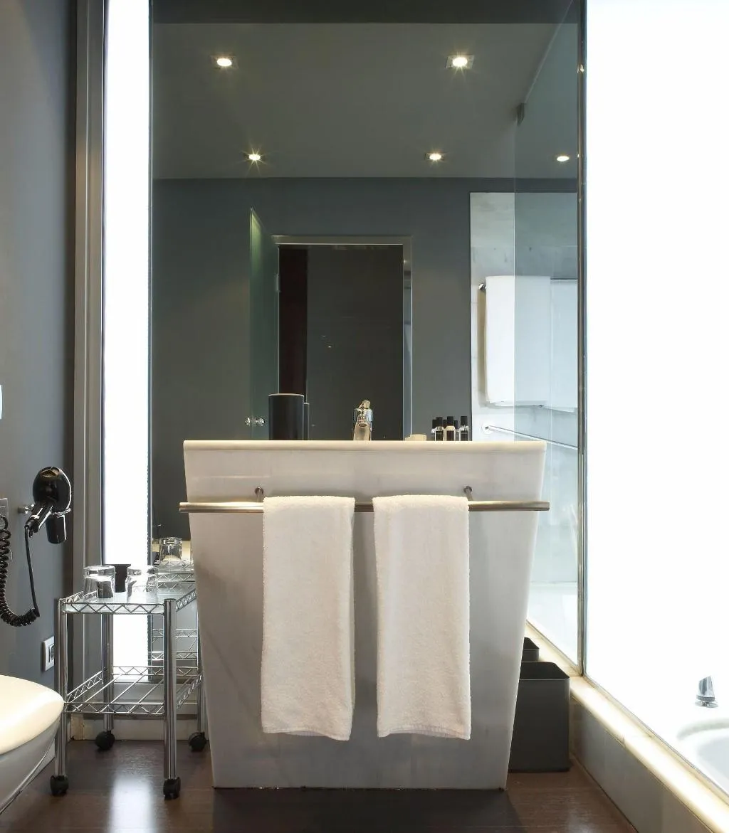 Room, AC Som, Barcelona