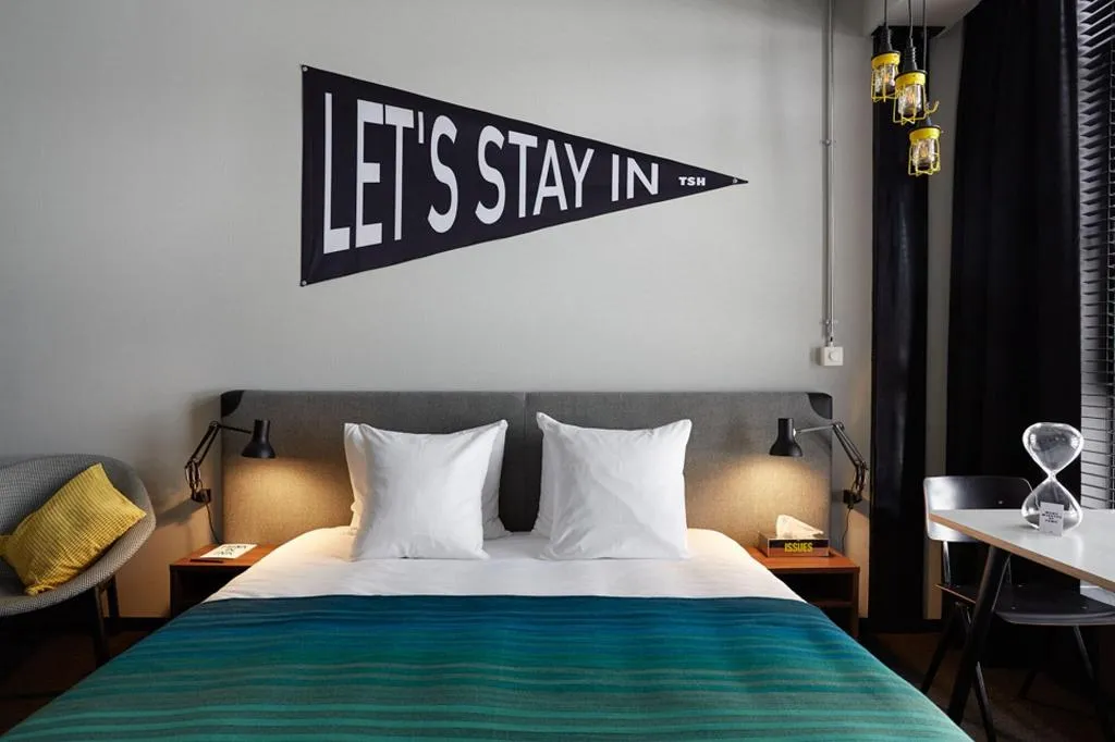 DOUBLE DELUXE KING BED Room, The Social Hub Amsterdam City, Amsterdam