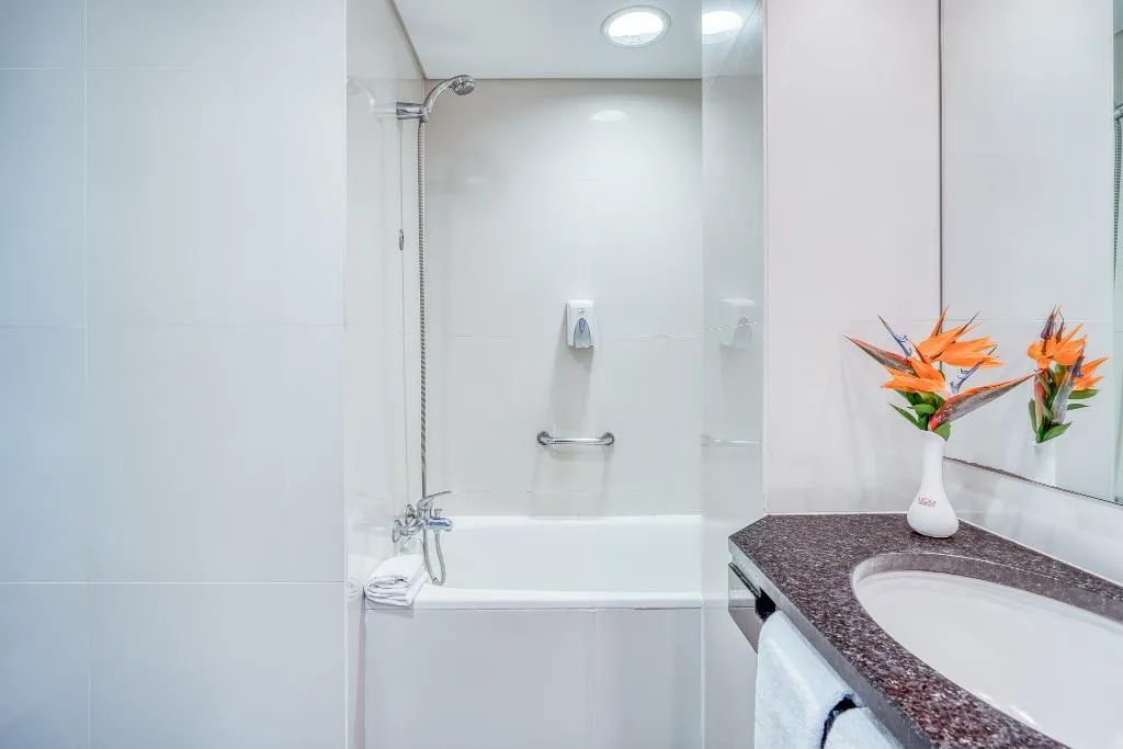 Double or Twin DELUXE Room, Muthu Raga Madeira Hotel, Madeira