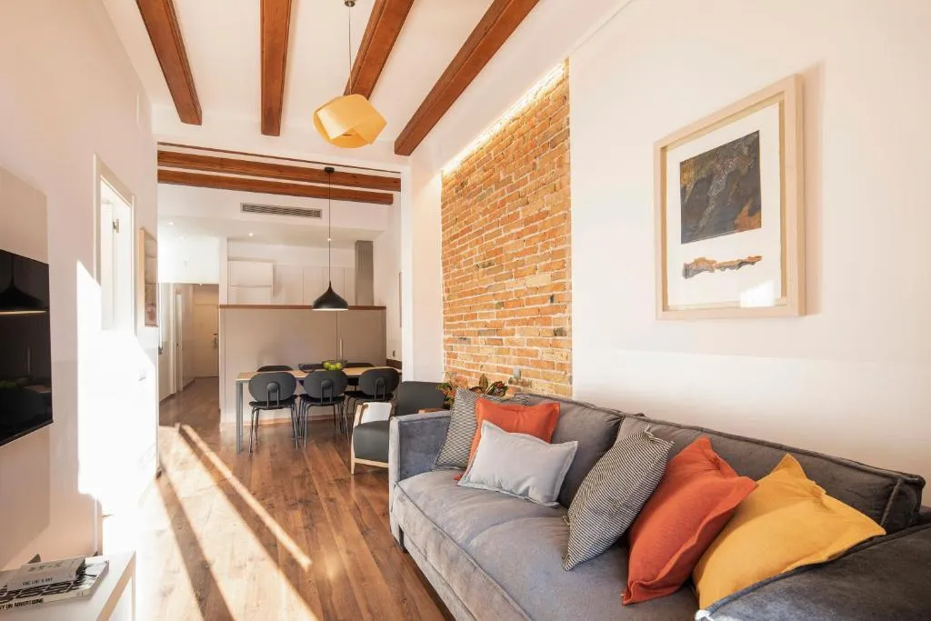 APARTMENT THREE BEDROOMS Room, Aspasios Market Balconies, Barcelona