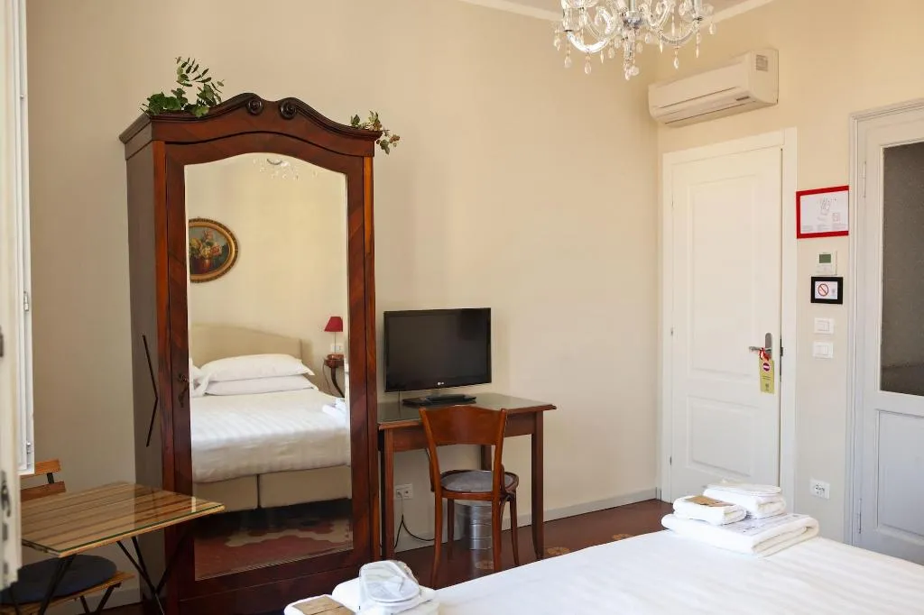 Room, Locanda San Bernardo, Milan