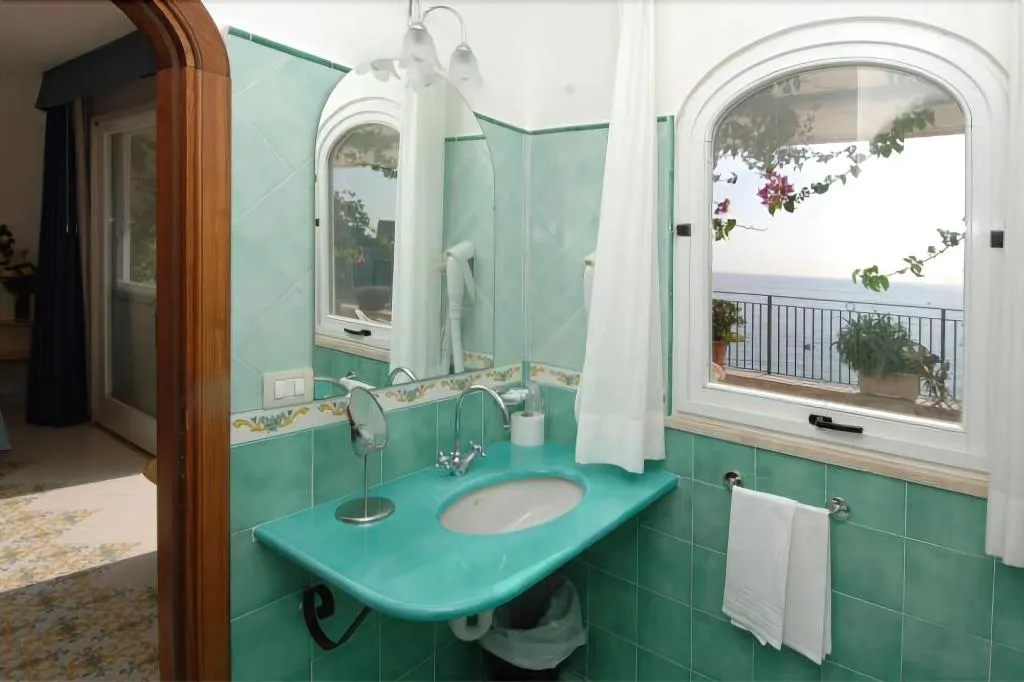 Room, Pupetto, Naples