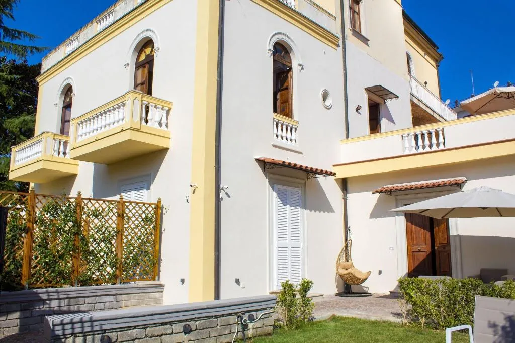 Lobby, Relais Villa Montedonzelli, Naples