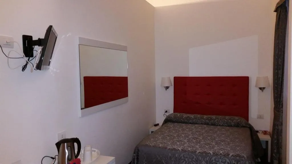 Room, Laterani Dfm, Naples