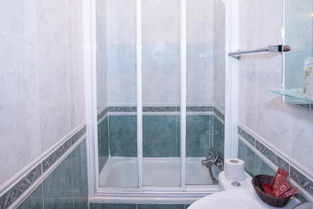 SINGLE STANDARD Room, Tokio, Madrid