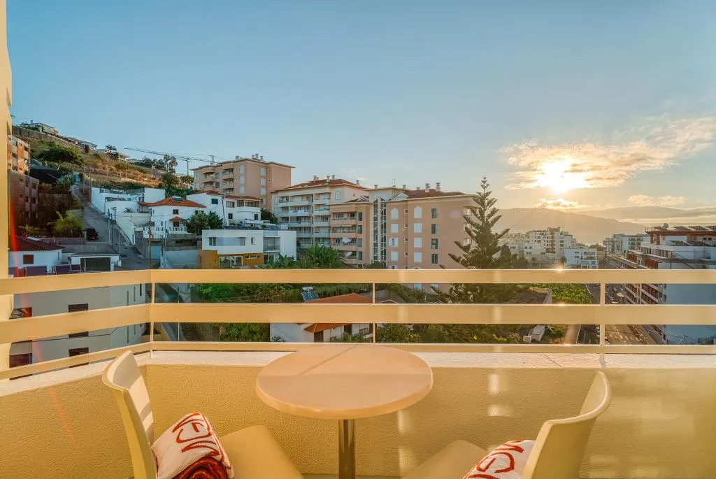 Double or Twin MOUNTAIN VIEW Room, Muthu Raga Madeira Hotel, Madeira