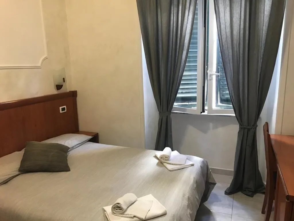 Room, Les Artes, Naples