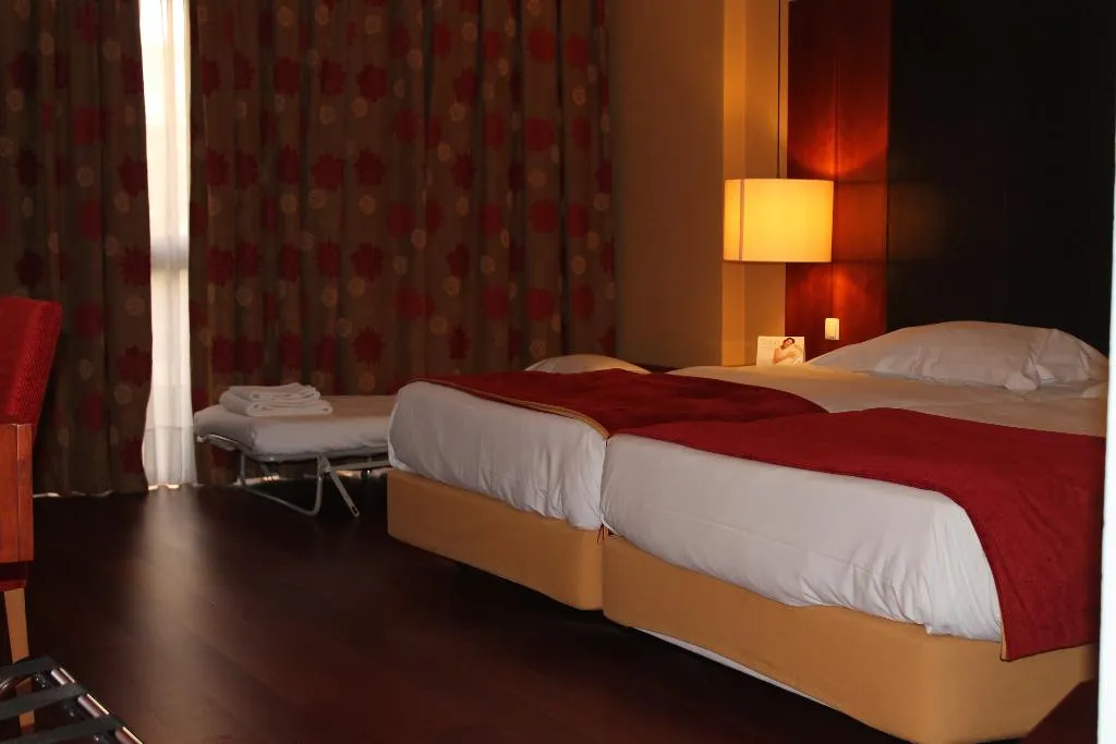 TWIN CAPACITY 3 Room, Leziria Parque Hotel, Lisbon