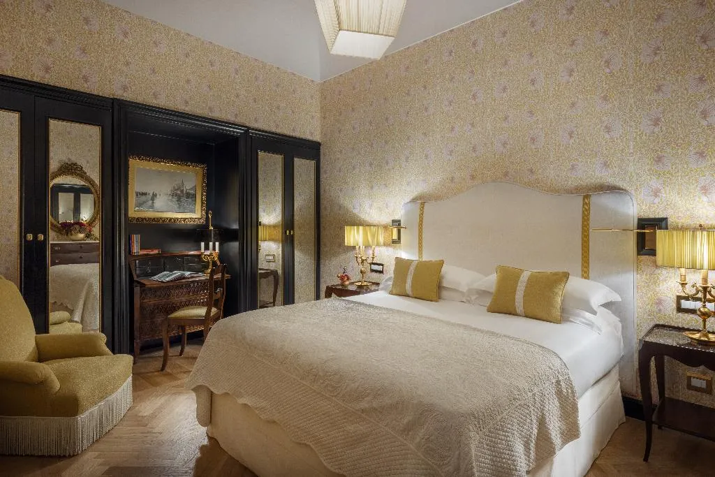 DOUBLE SINGLE USE SUPERIOR Room, Hotel d'Inghilterra Roma - Starhotels Collezione, Rome