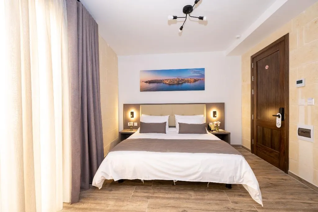 DOUBLE WITH BALCONY Room, C4 Retreats Gozo, Gozo