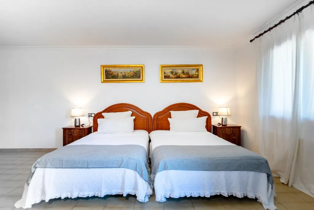 FAMILY ROOM WITH TERRACE Room, Hotel Rural Predio Son Serra, Majorca