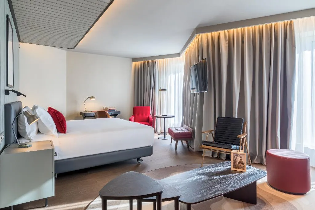 JUNIOR SUITE PREMIUM KING BED Room, Canopy by Hilton Madrid Castellana, Madrid
