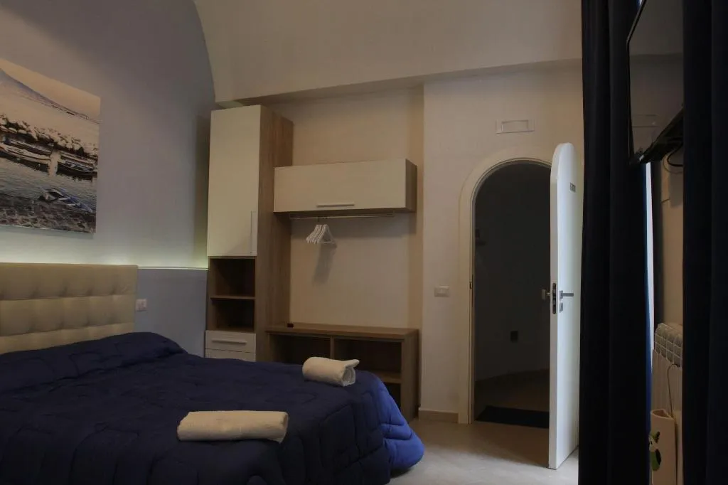 Room, Base Napoli B&B, Naples