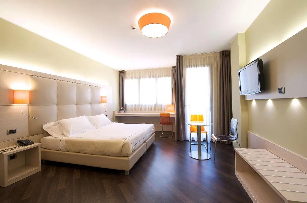 Room, Acca Palace, Milan