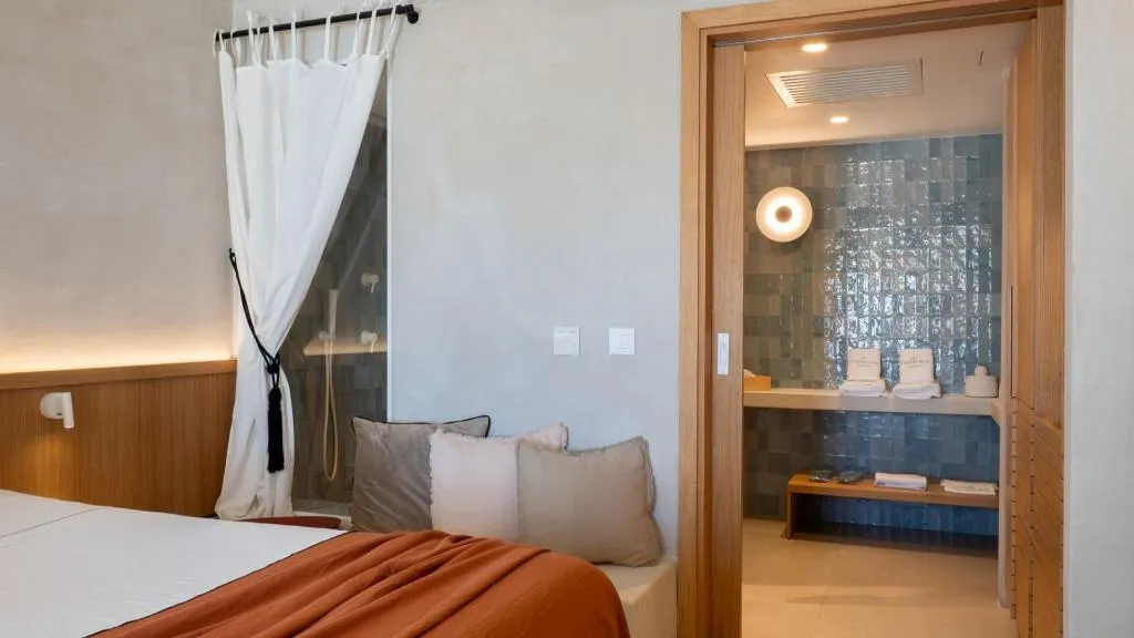 DOUBLE WITH JACUZZI Room, Apeiron Blue Santorini - Apeiron Hotels, Santorini