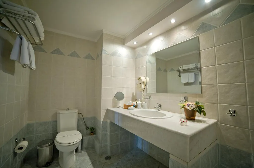SINGLE STANDARD Room, Four Seasons, Athens