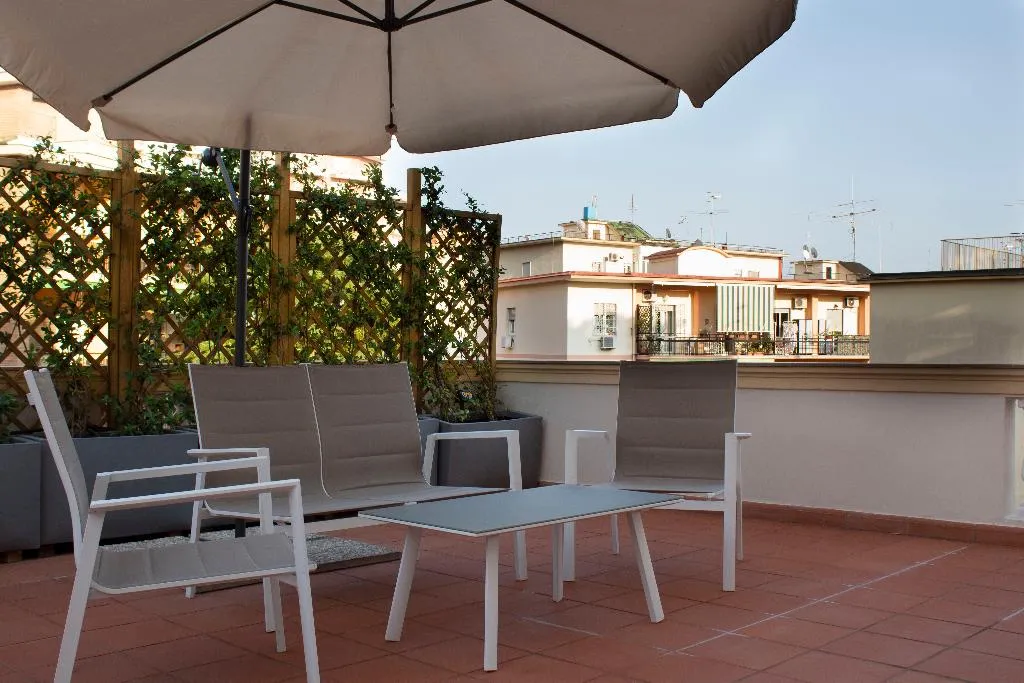 DOUBLE DELUXE KING BED Room, Relais Villa Montedonzelli, Naples