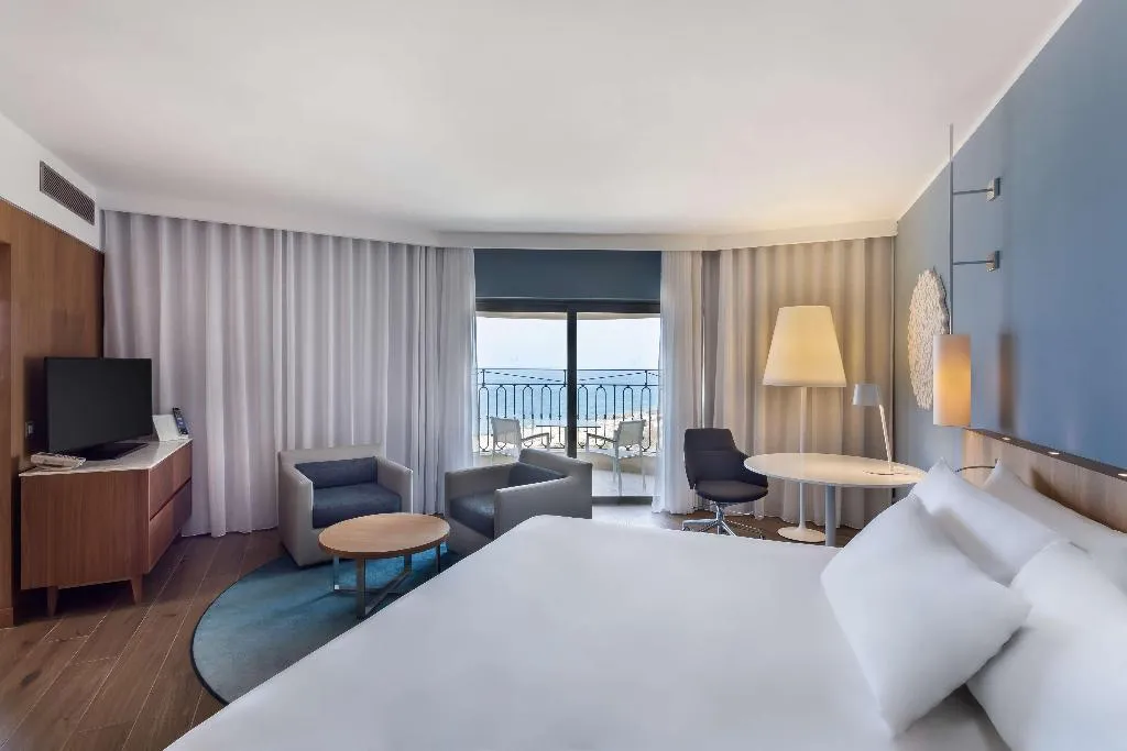 SUITE STANDARD Room, Hilton Malta, Malta