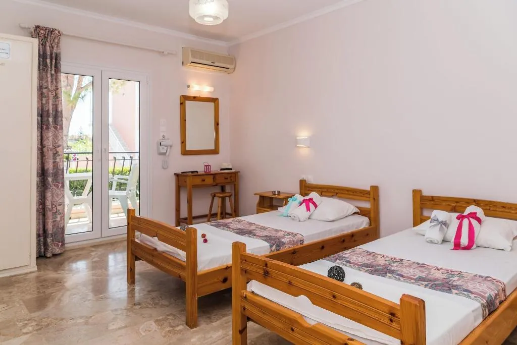 Room, Roussa's Studios and Apartments, Zante