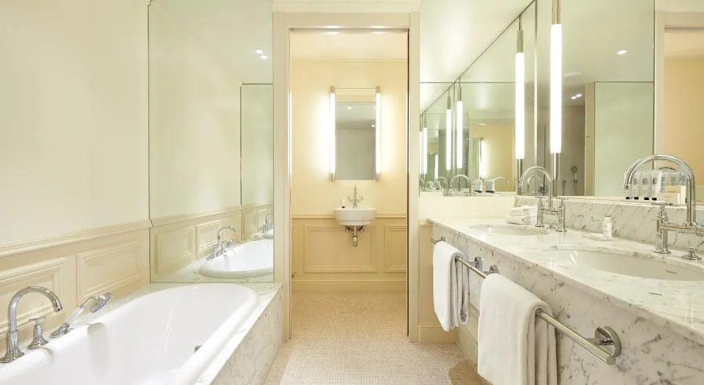 SUITE STANDARD Room, De LEurope Amsterdam, Amsterdam