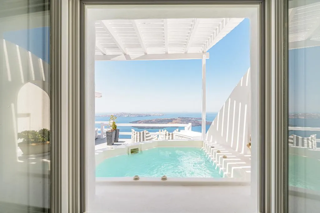 JUNIOR SUITE WITH JACUZZI Room, Avianto Luxury Suites, Santorini