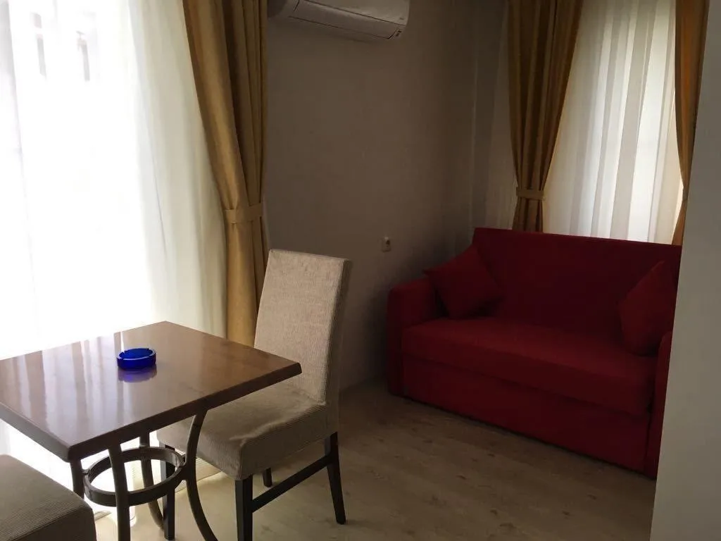 Room, Melaike, Izmir