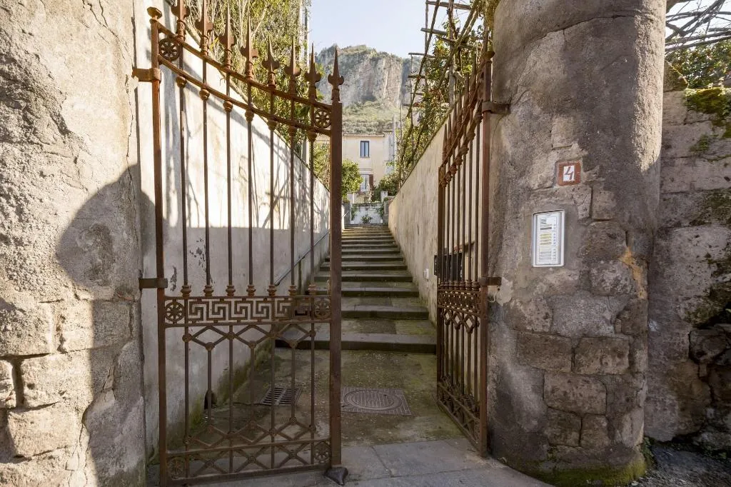 General view, Lo Stradone, Naples