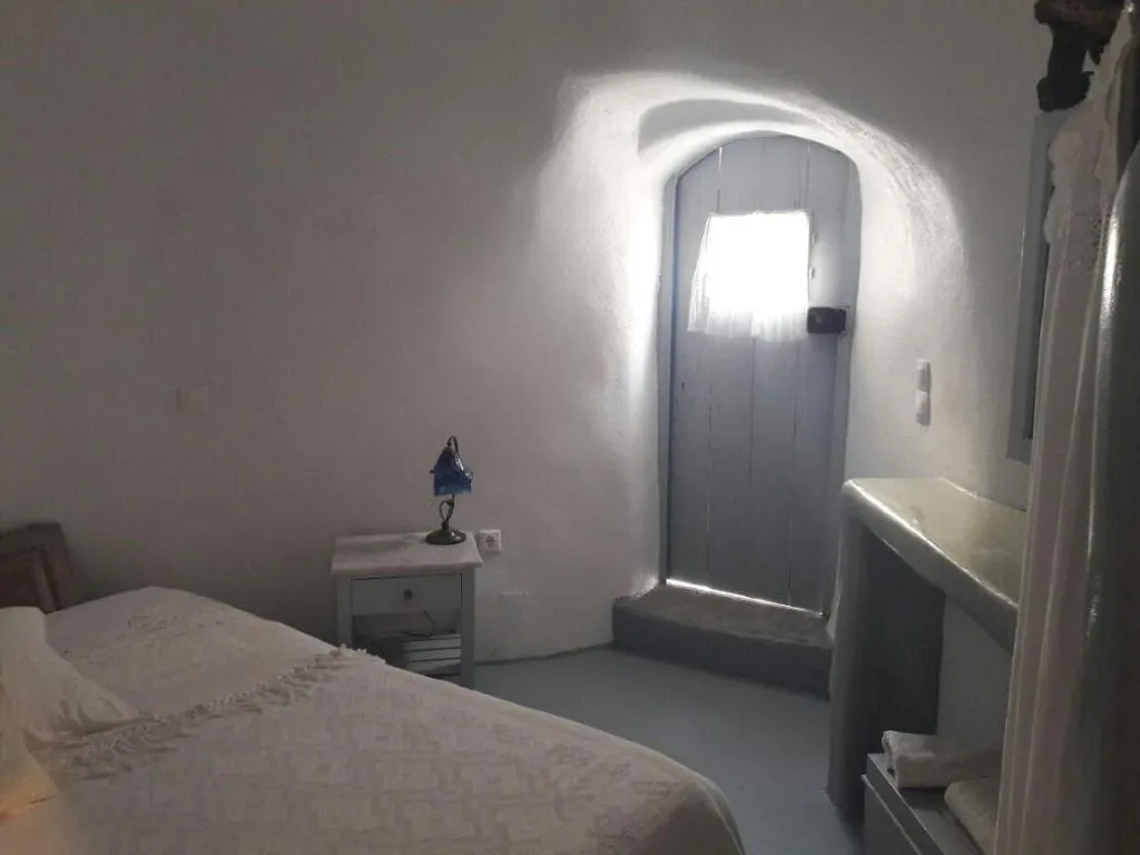 Room, Emmantina Houses, Santorini